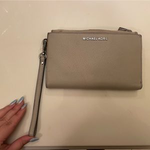 Michael kors wristlet